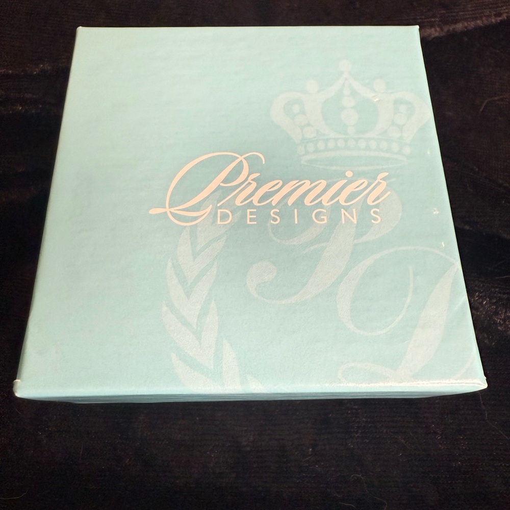 Premier Designs Adore Silver Cross Ring - Picture 2 of 3